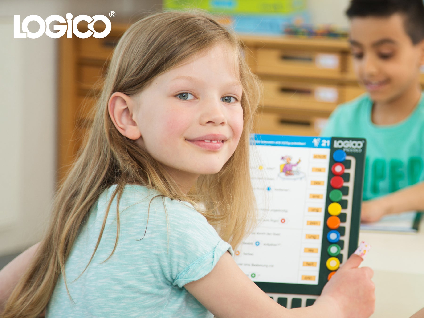 A smiling girl holding the LOGICO PICCOLO system for ages 4-8.