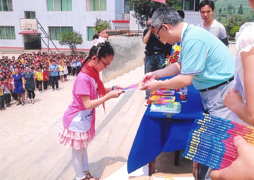 「燃夢飛翔」中國內地山區捐書行動，將知識的種子傳播給更多孩子。