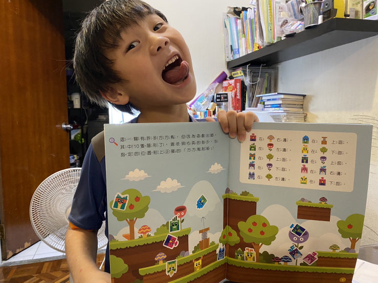 用戶分享：一位小男孩正開心地大聲朗讀小行星幼兒誌的內容。