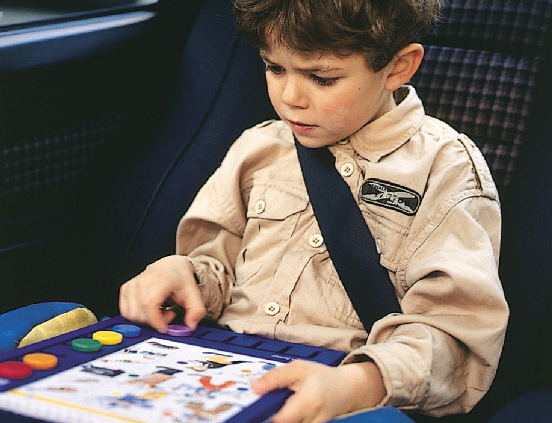 LOGICO RONDO feature: Safe, Durable, and Portable, showing a young boy using the learning system safely in a car.